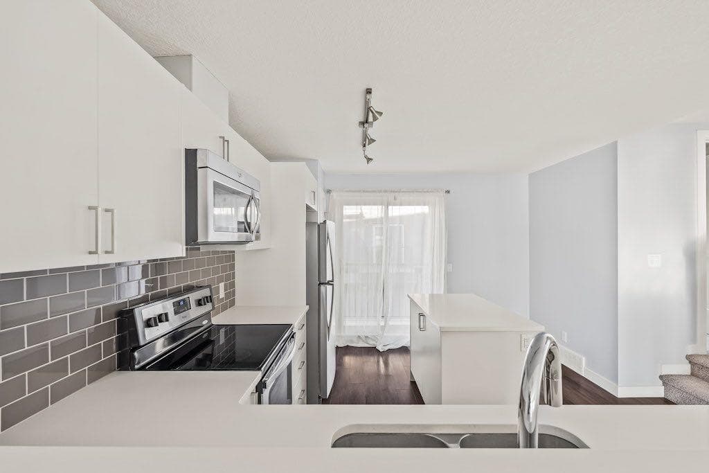 4 Evanscrest Gardens NW — photo 5