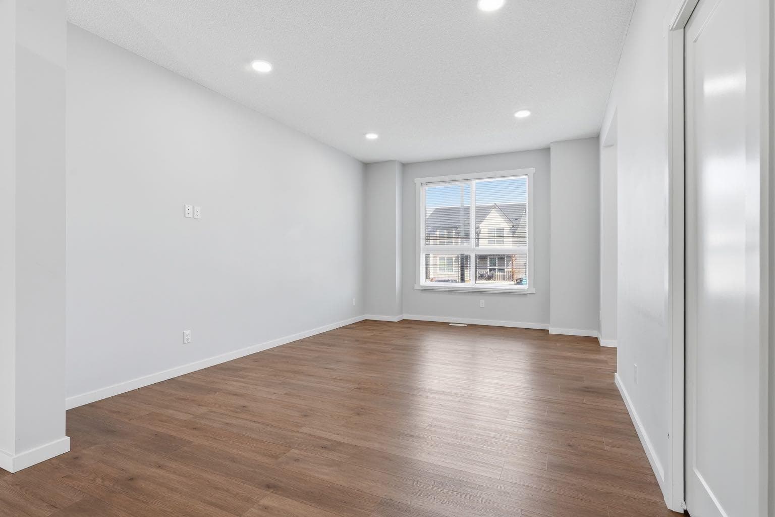 141 Belmont Drive SW — photo 3