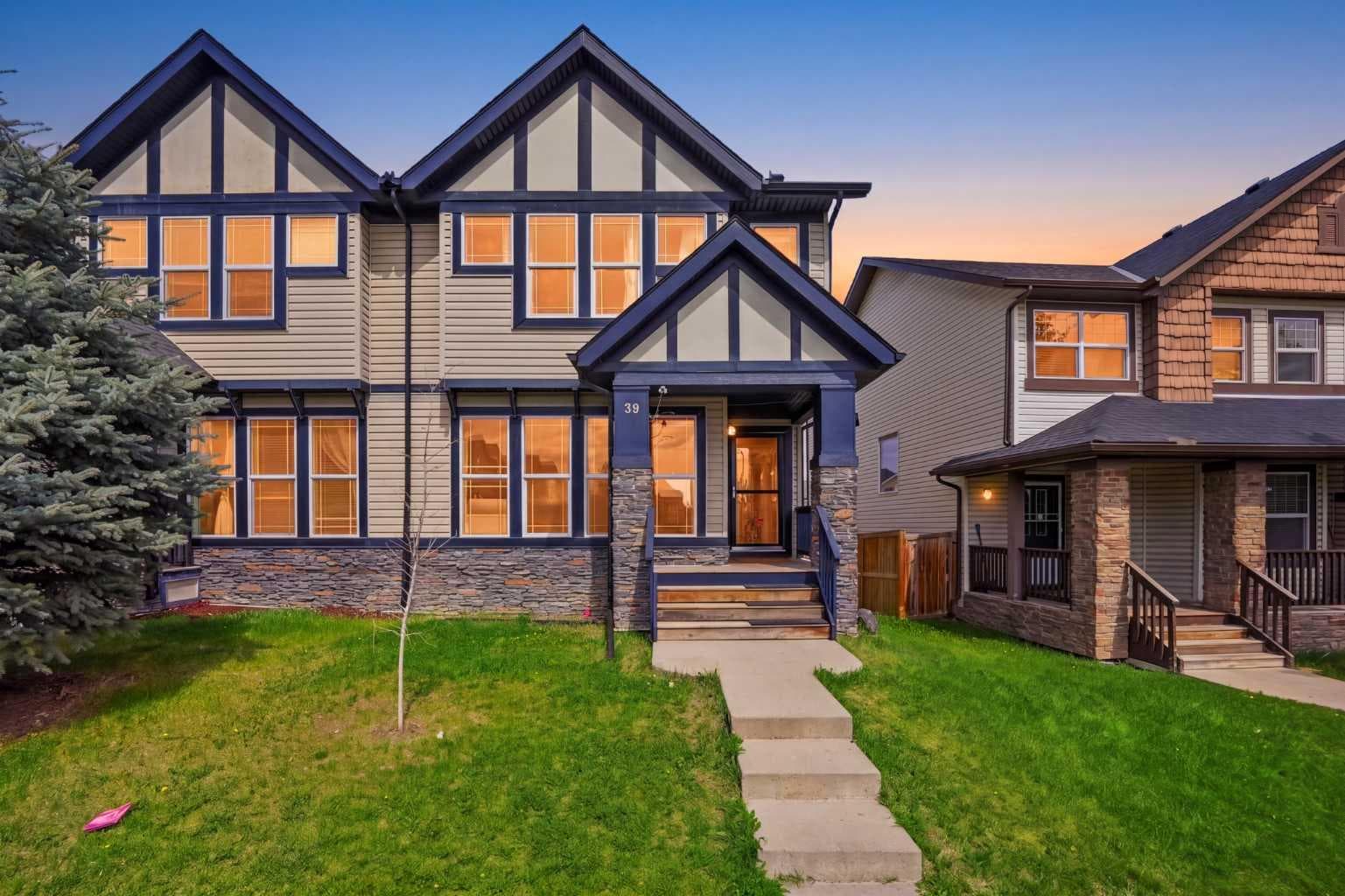 39 Panora Square NW — photo 1