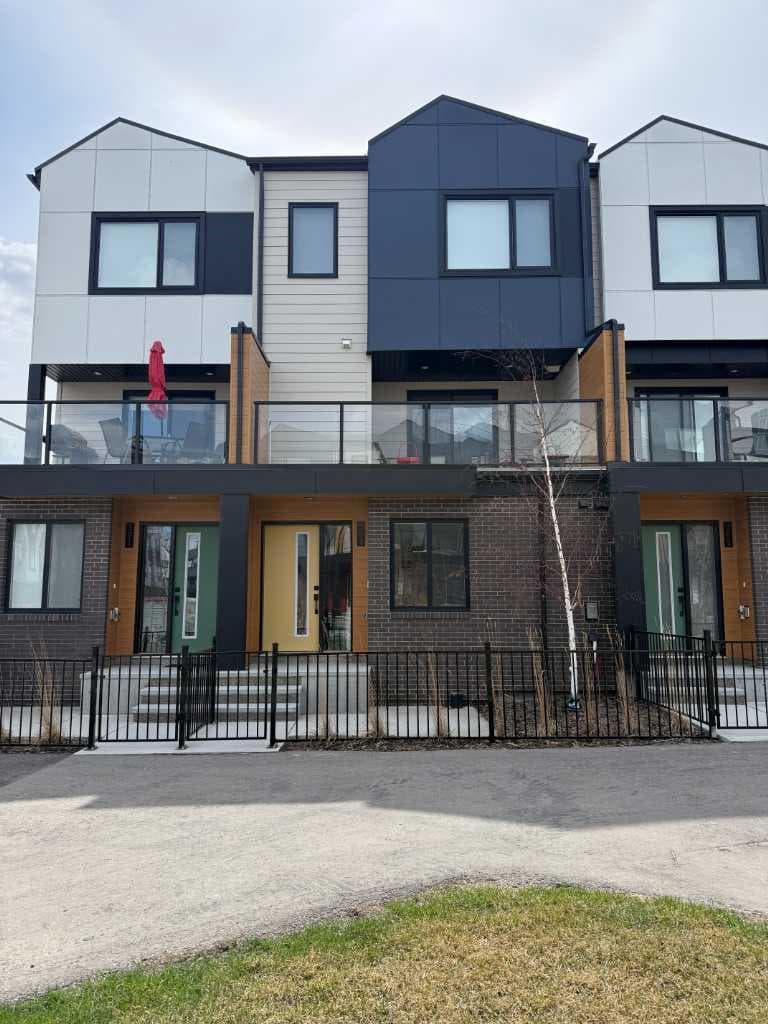 302, 8535 19 Avenue SE — photo 1