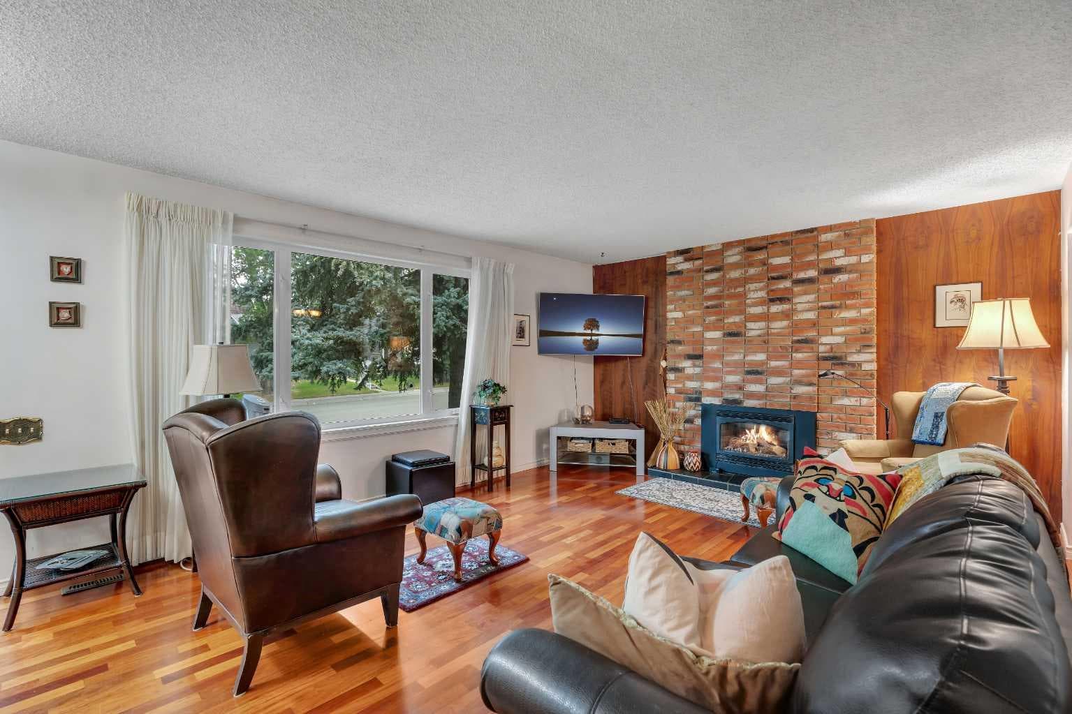 4623 31 Avenue NE — photo 4