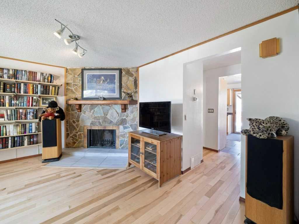 143 Erin Mount Place SE — photo 4
