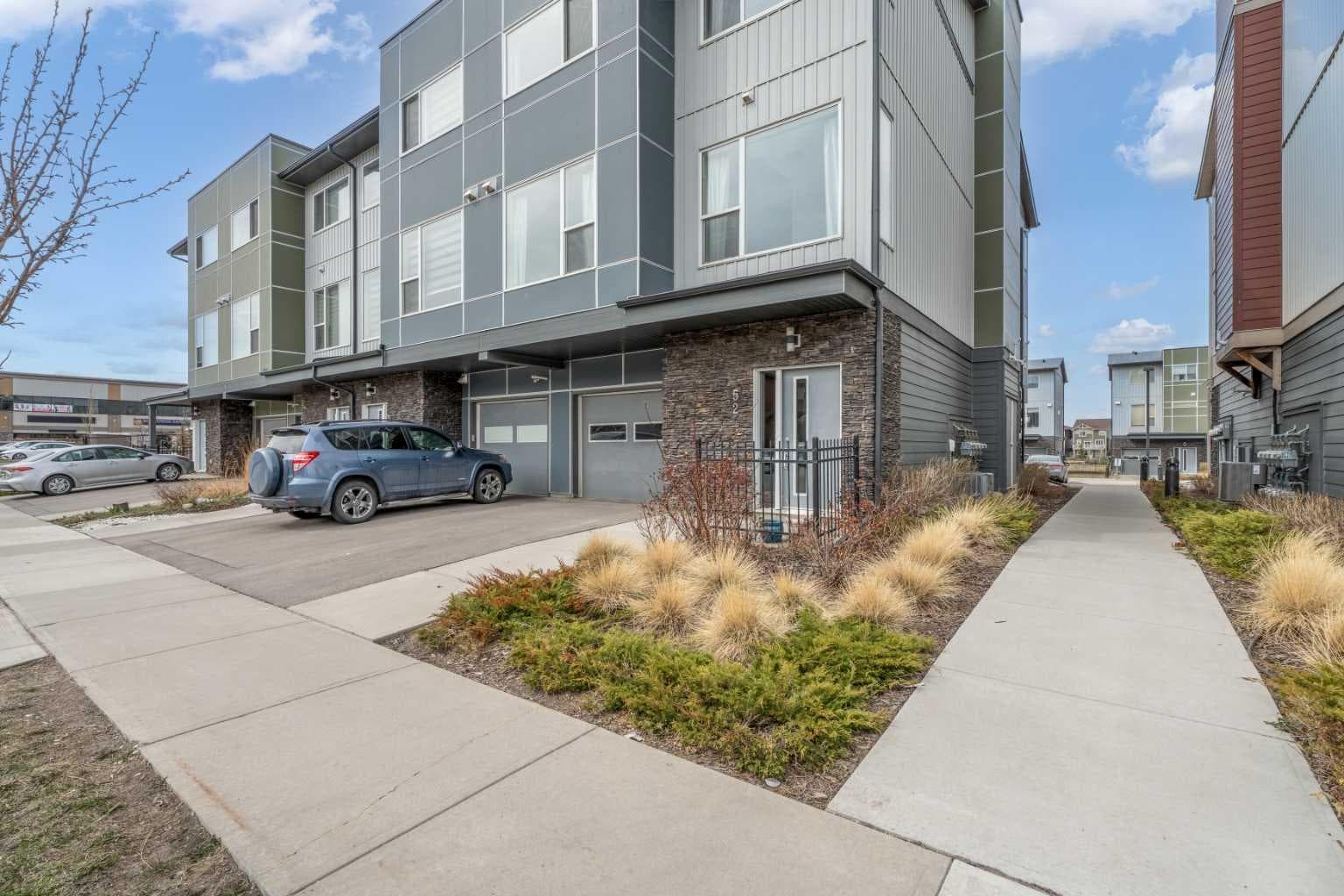 52 Saddlestone Drive NE — photo 2