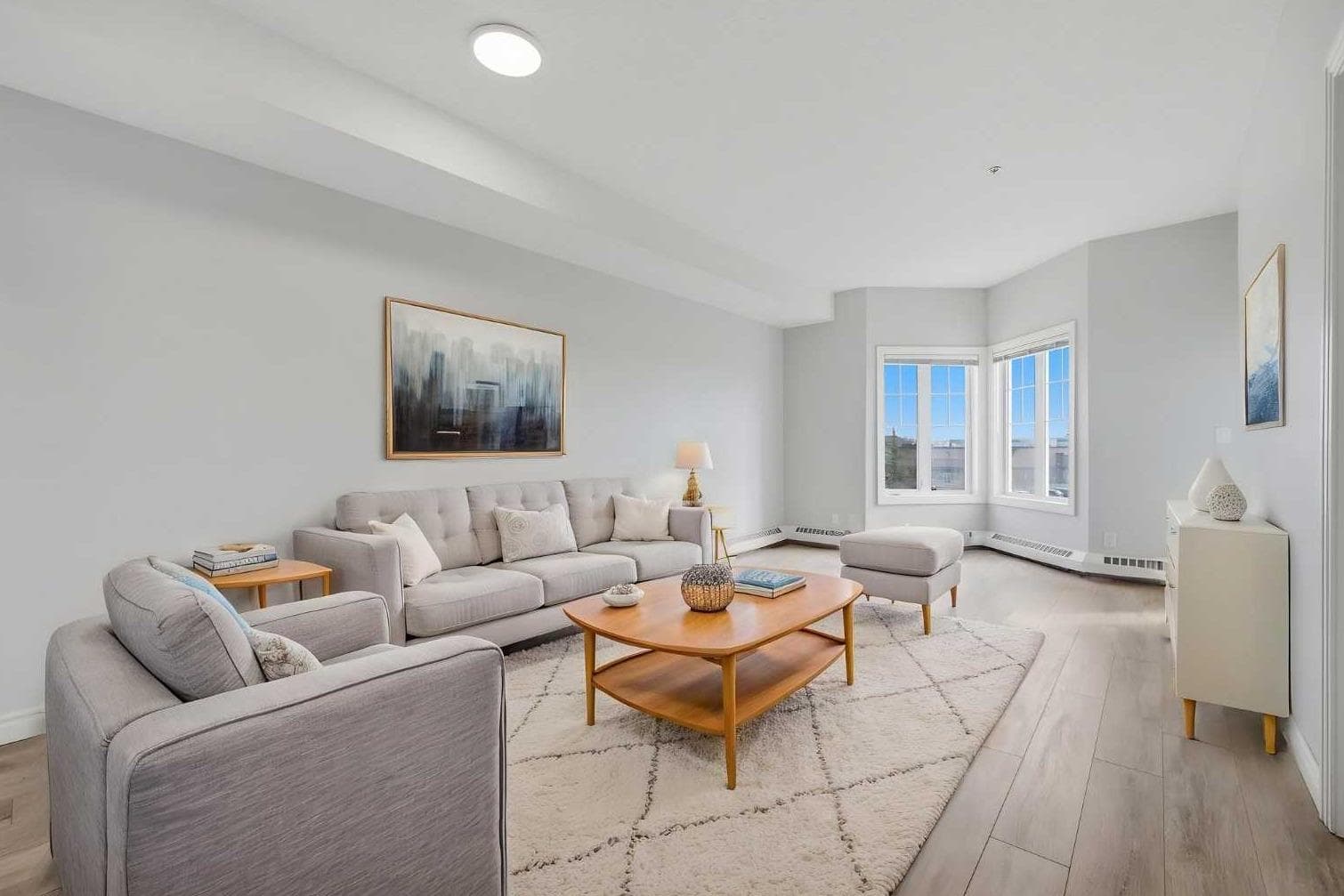 322, 60 Royal Oak Plaza NW — photo 4