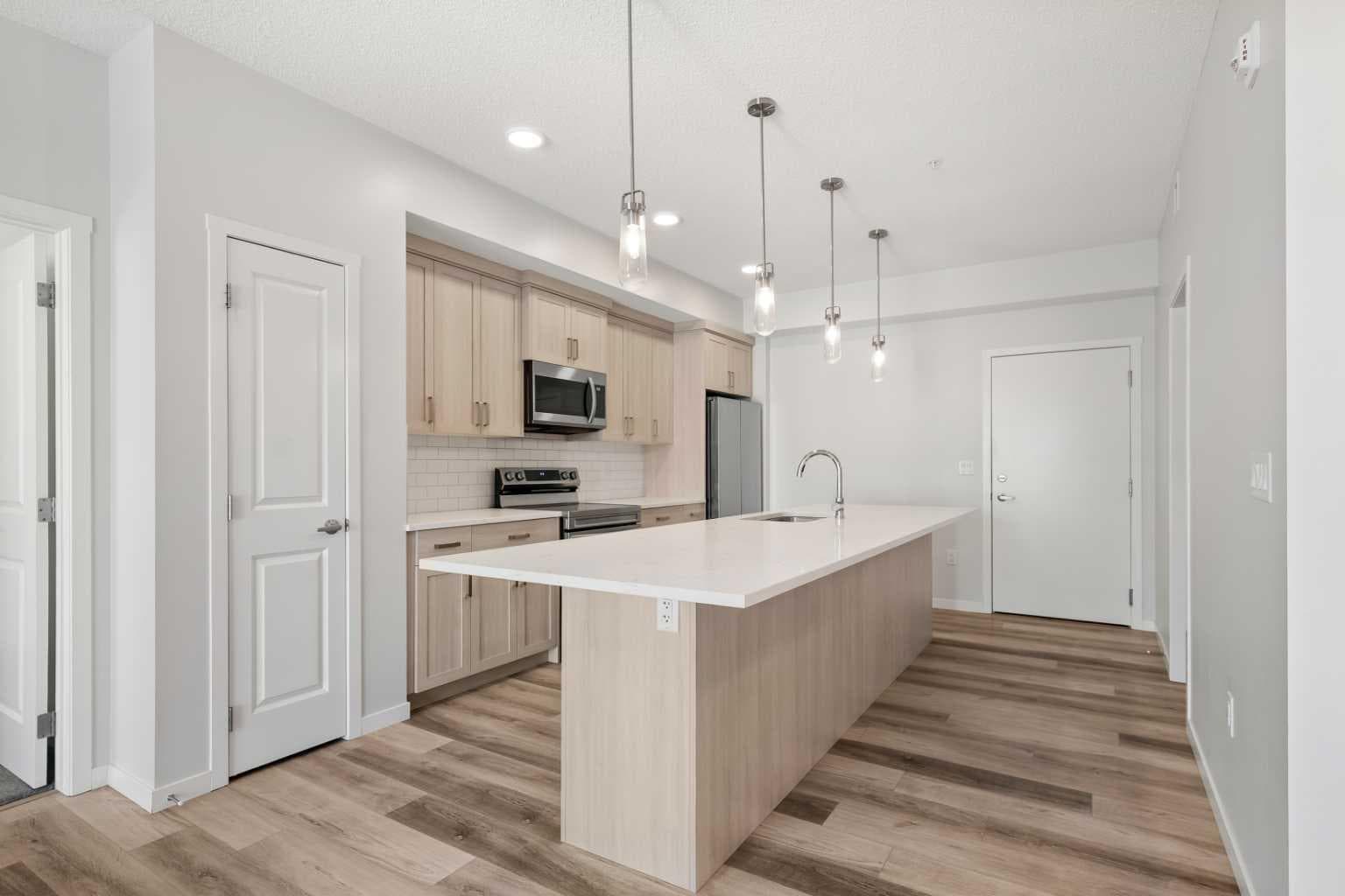 3403, 33 Carringham Gate NW — photo 3