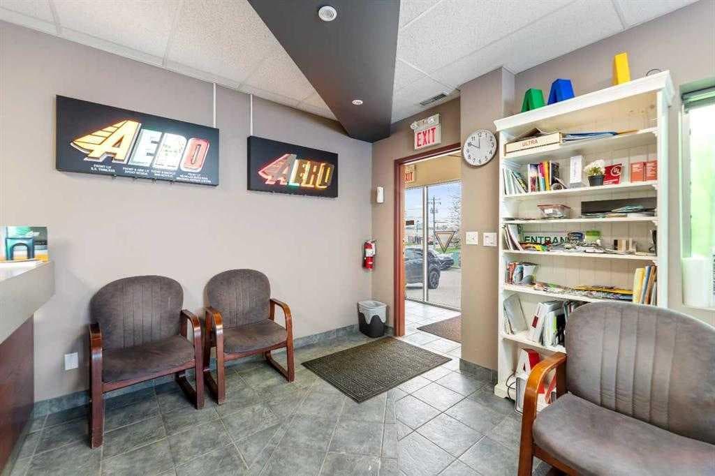 4852 50 Avenue NE — photo 4