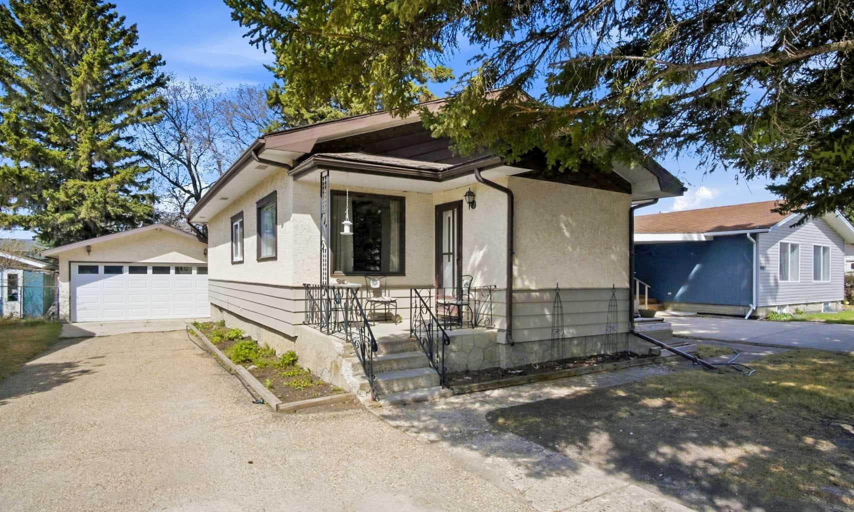 4306 55 Avenue — photo 1