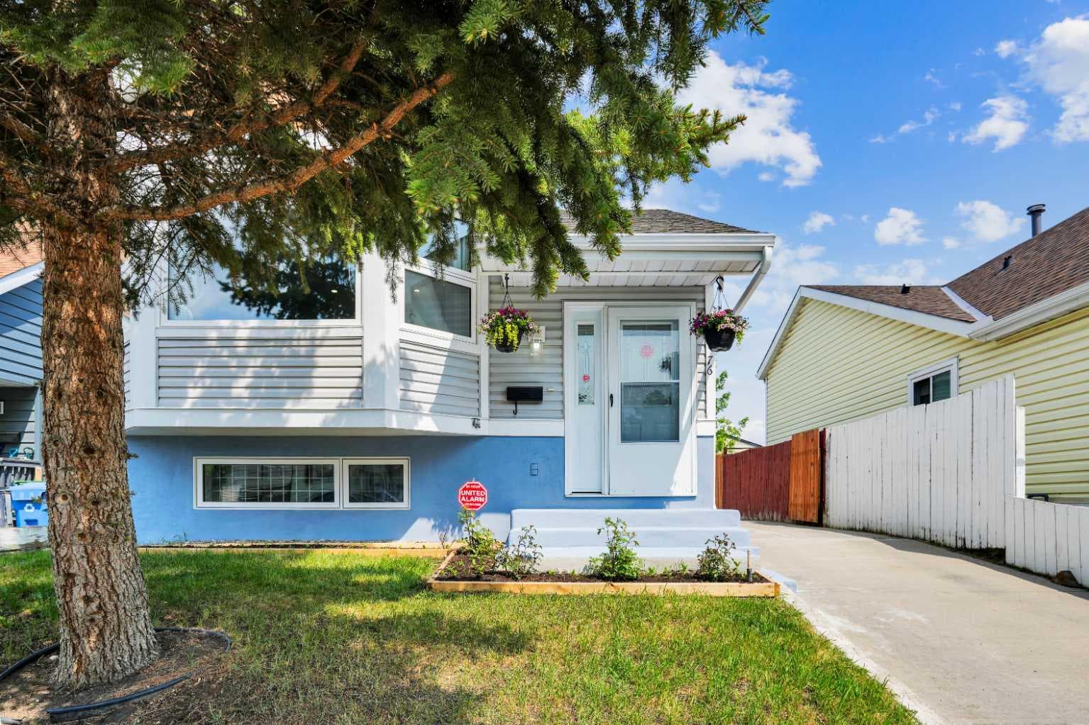 76 Aberfoyle Close NE — photo 1