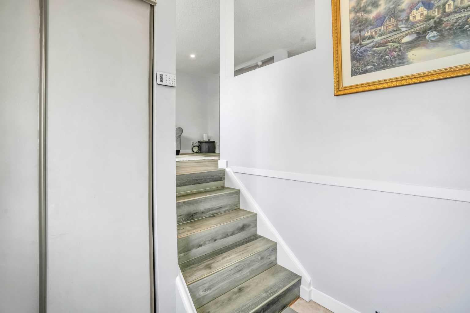 76 Aberfoyle Close NE — photo 3