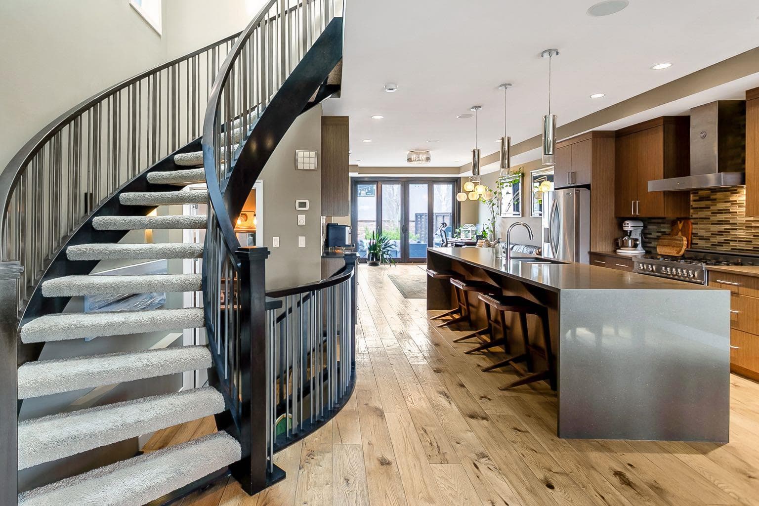 1834 30 Avenue SW — photo 3