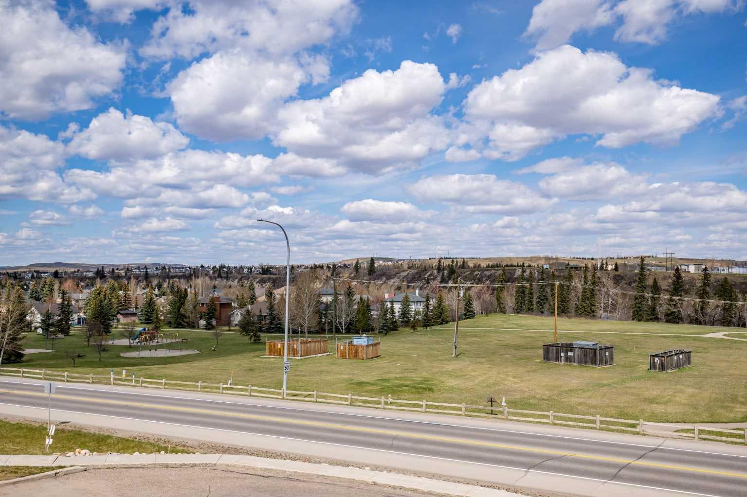 213, 77 George Fox Trail W — photo 2