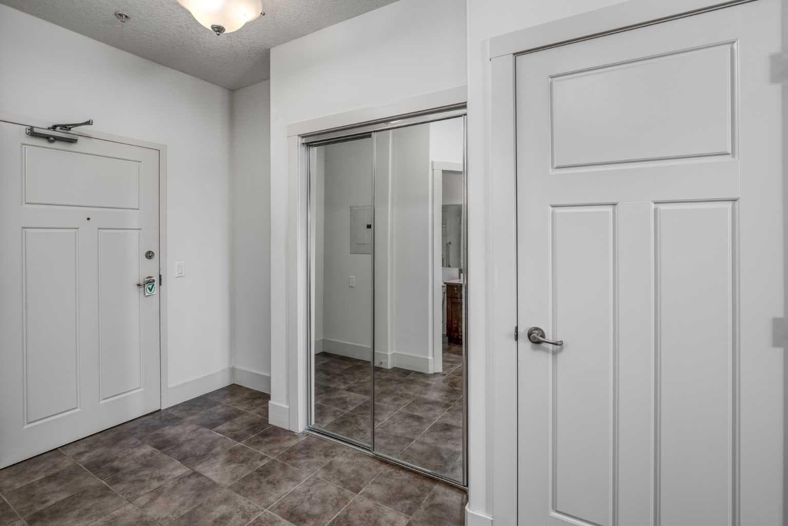 213, 77 George Fox Trail W — photo 4
