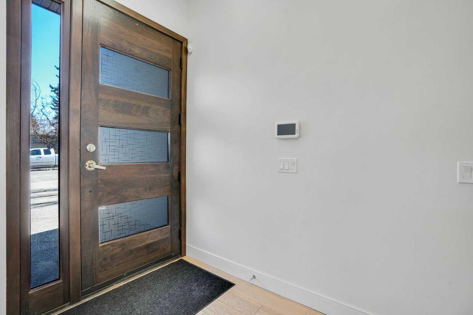 2505 21 Street SW — photo 4