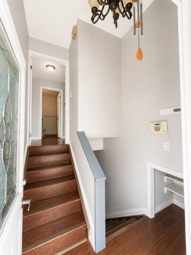 422 40 Street NE — photo 2