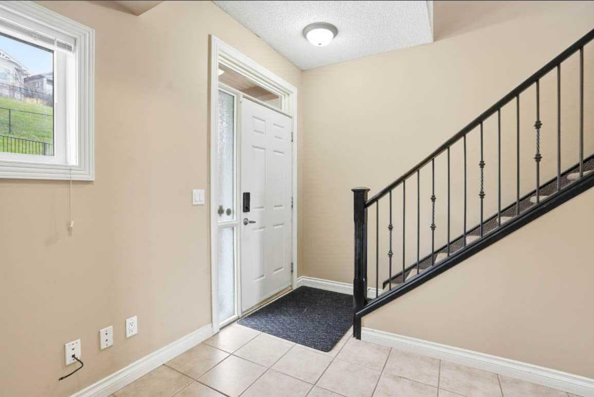 11, 148 Rockyledge View NW — photo 2