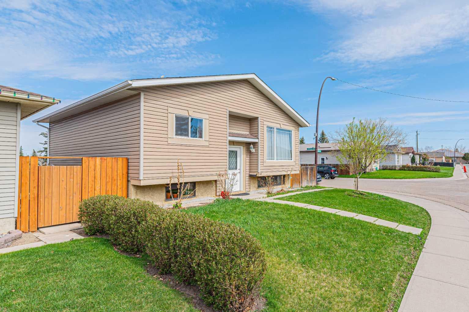 43 Abbercove Road SE — photo 2