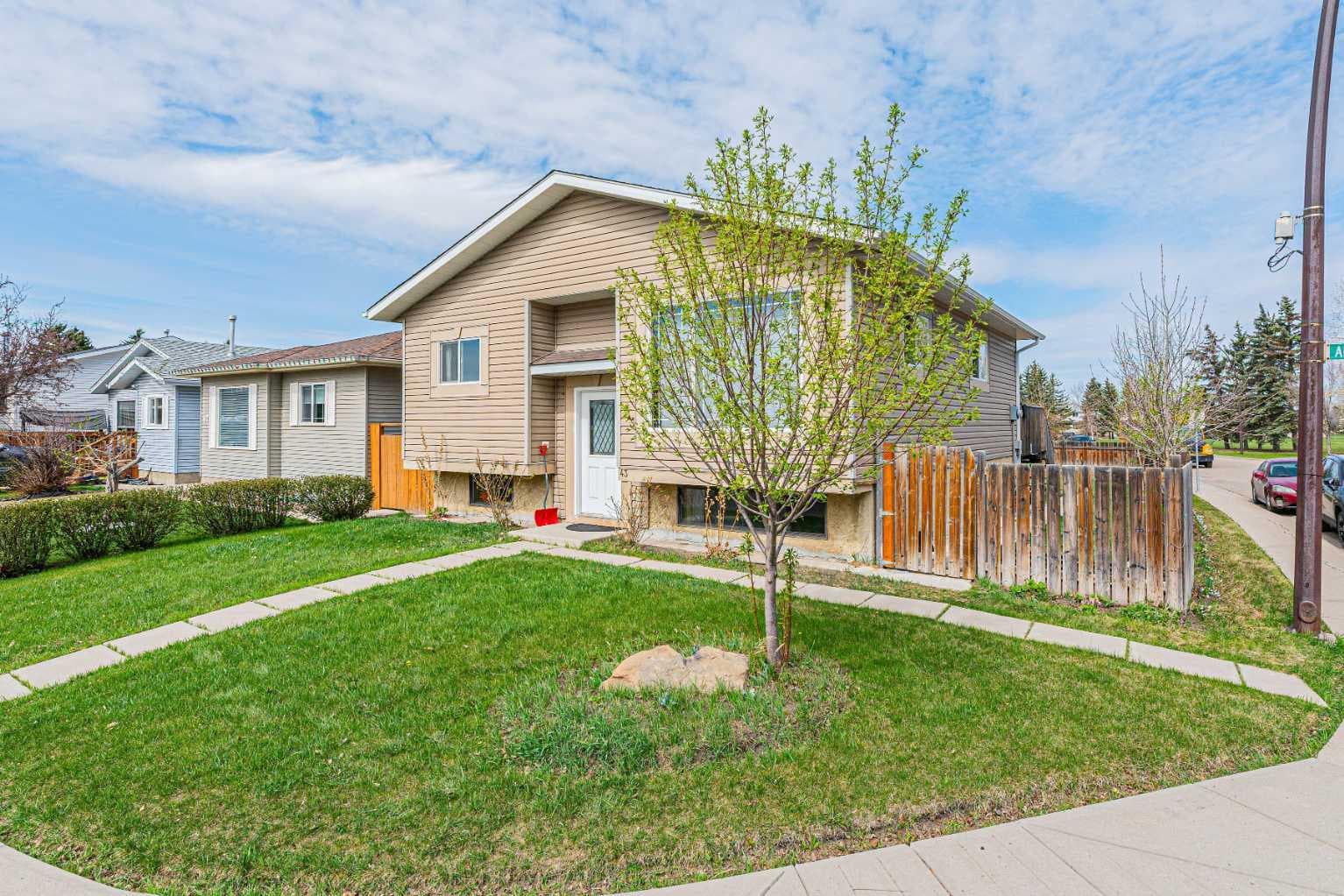 43 Abbercove Road SE — photo 3