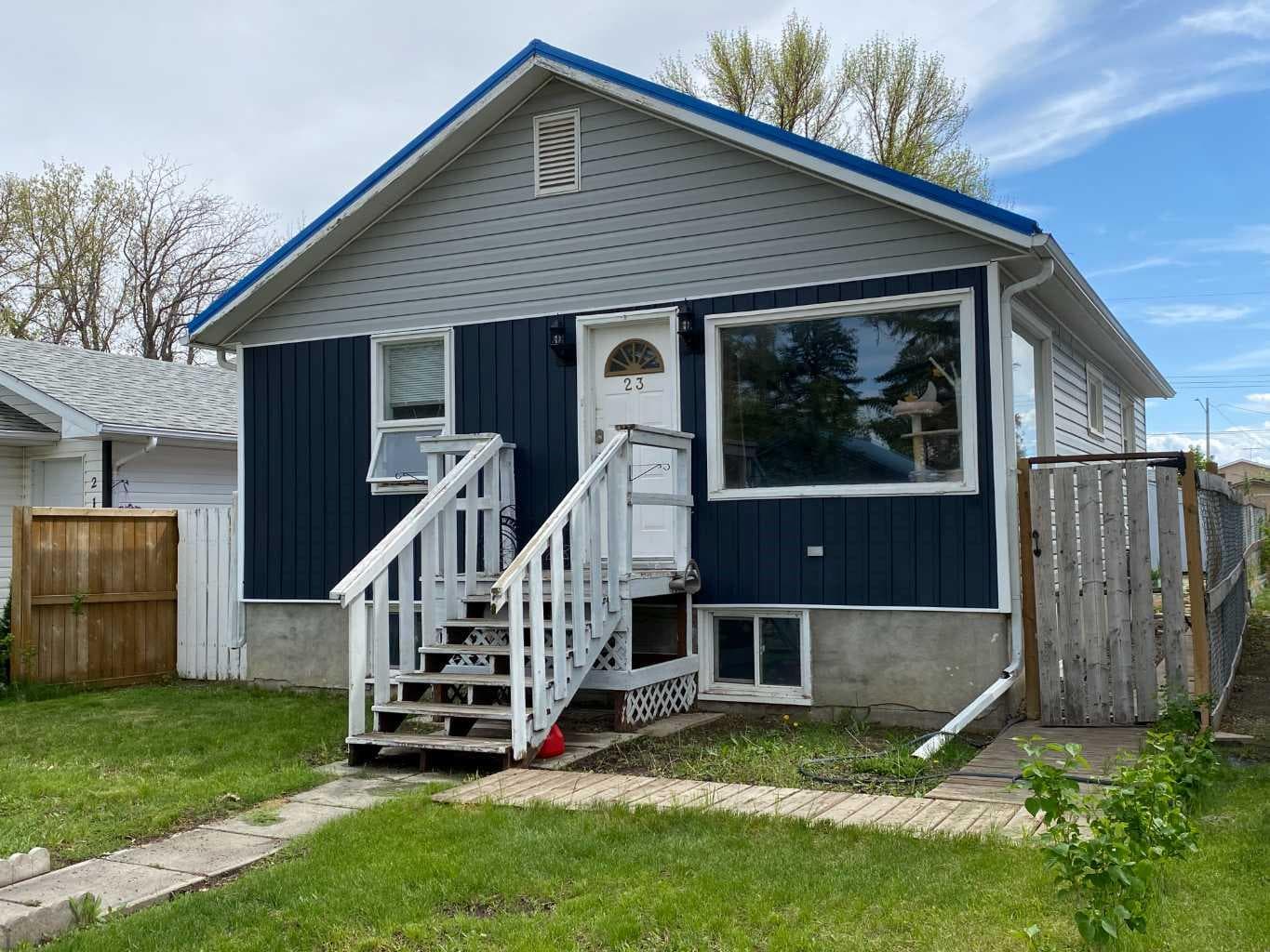 23 Pine Avenue W — photo 1