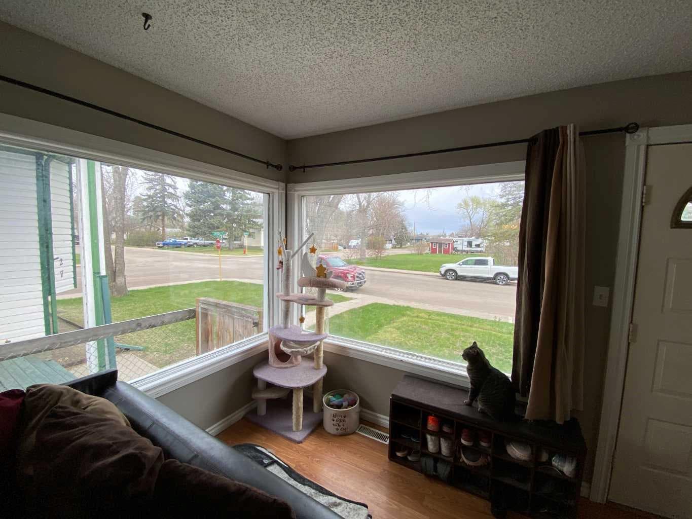 23 Pine Avenue W — photo 2