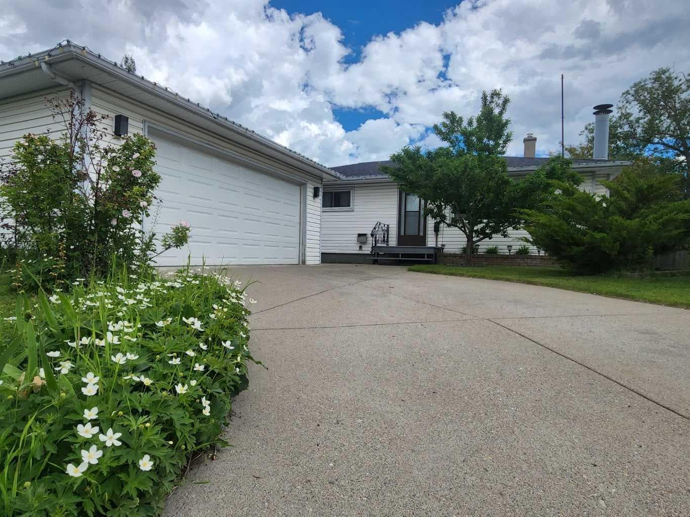 7304 5 Street SW — photo 1
