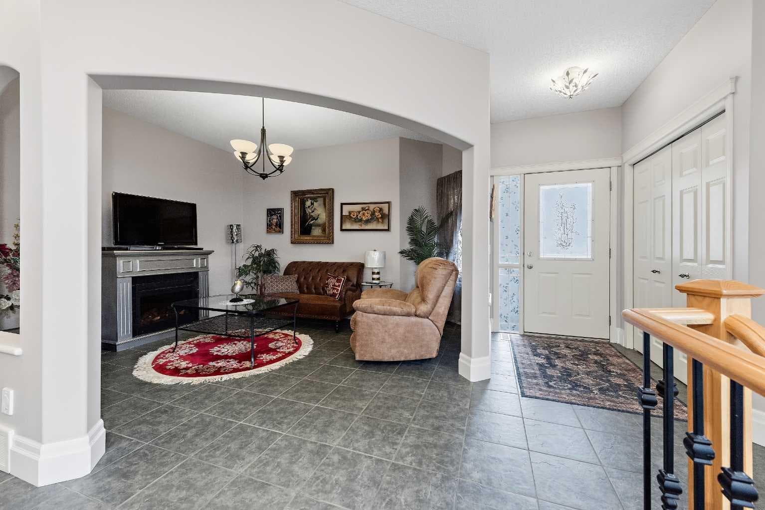 131 Invermere Close — photo 3