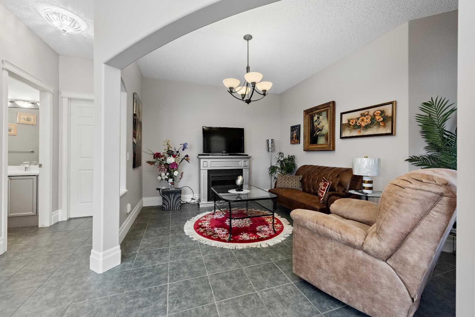 131 Invermere Close — photo 4