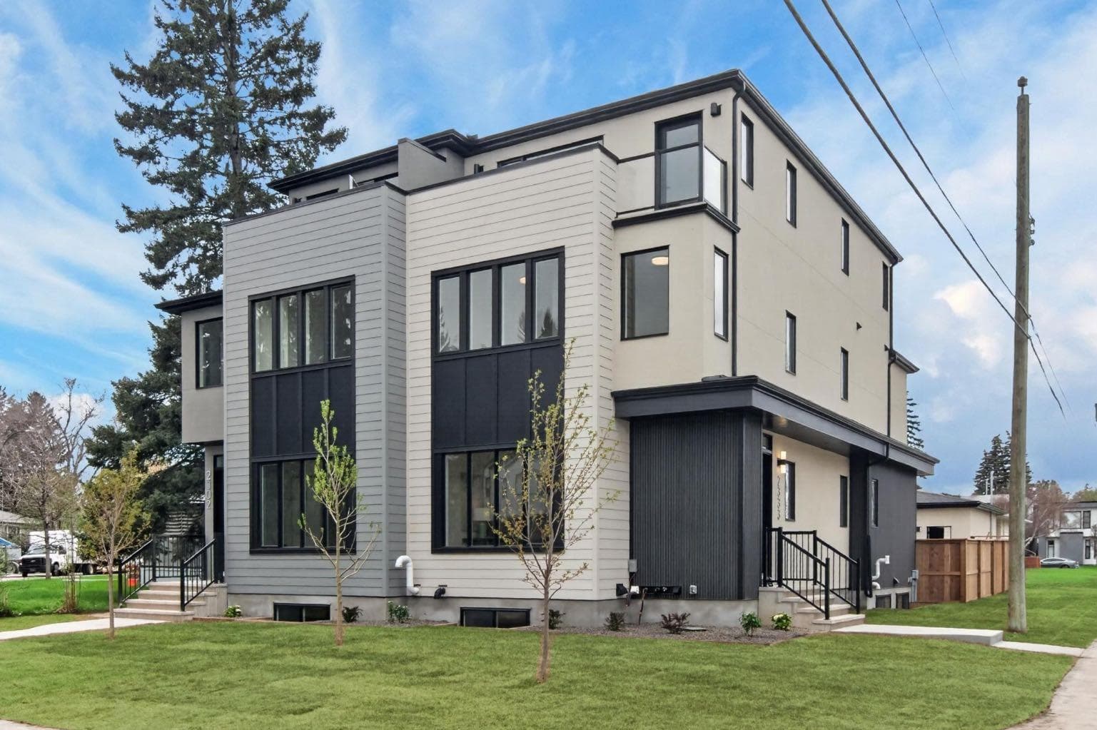 2333 24 Avenue SW — photo 1