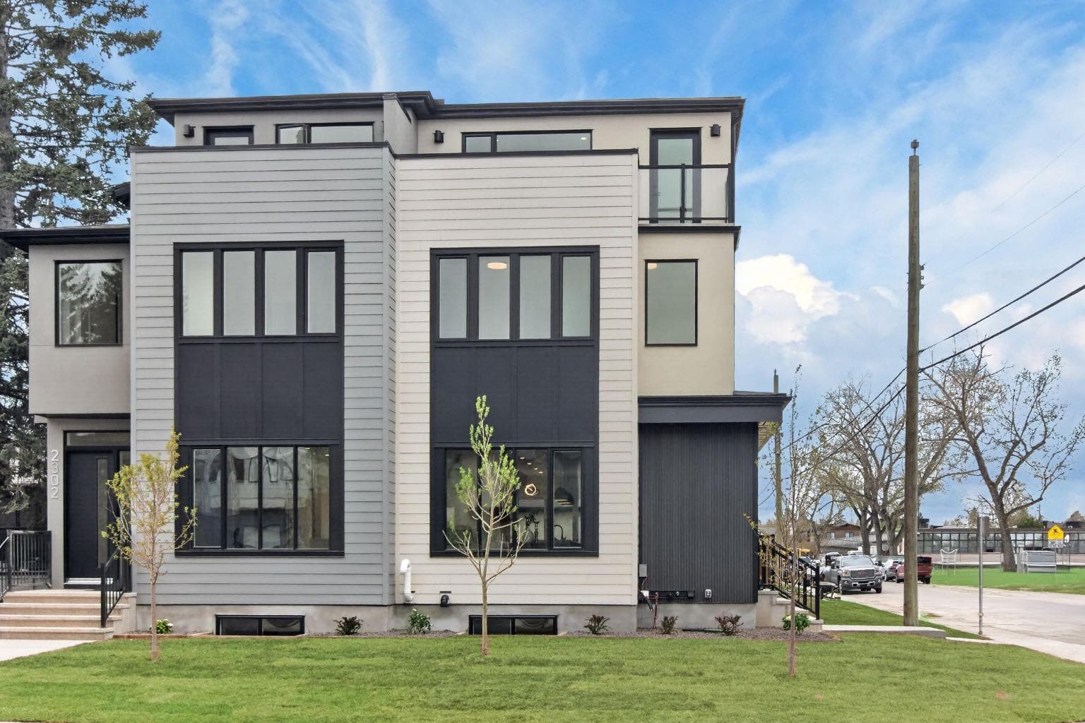 2333 24 Avenue SW — photo 2