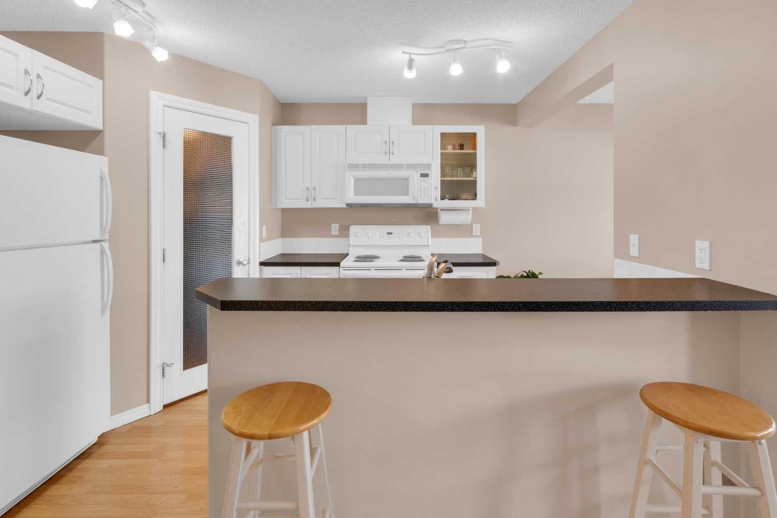 27 Royal Birch Mount NW — photo 3