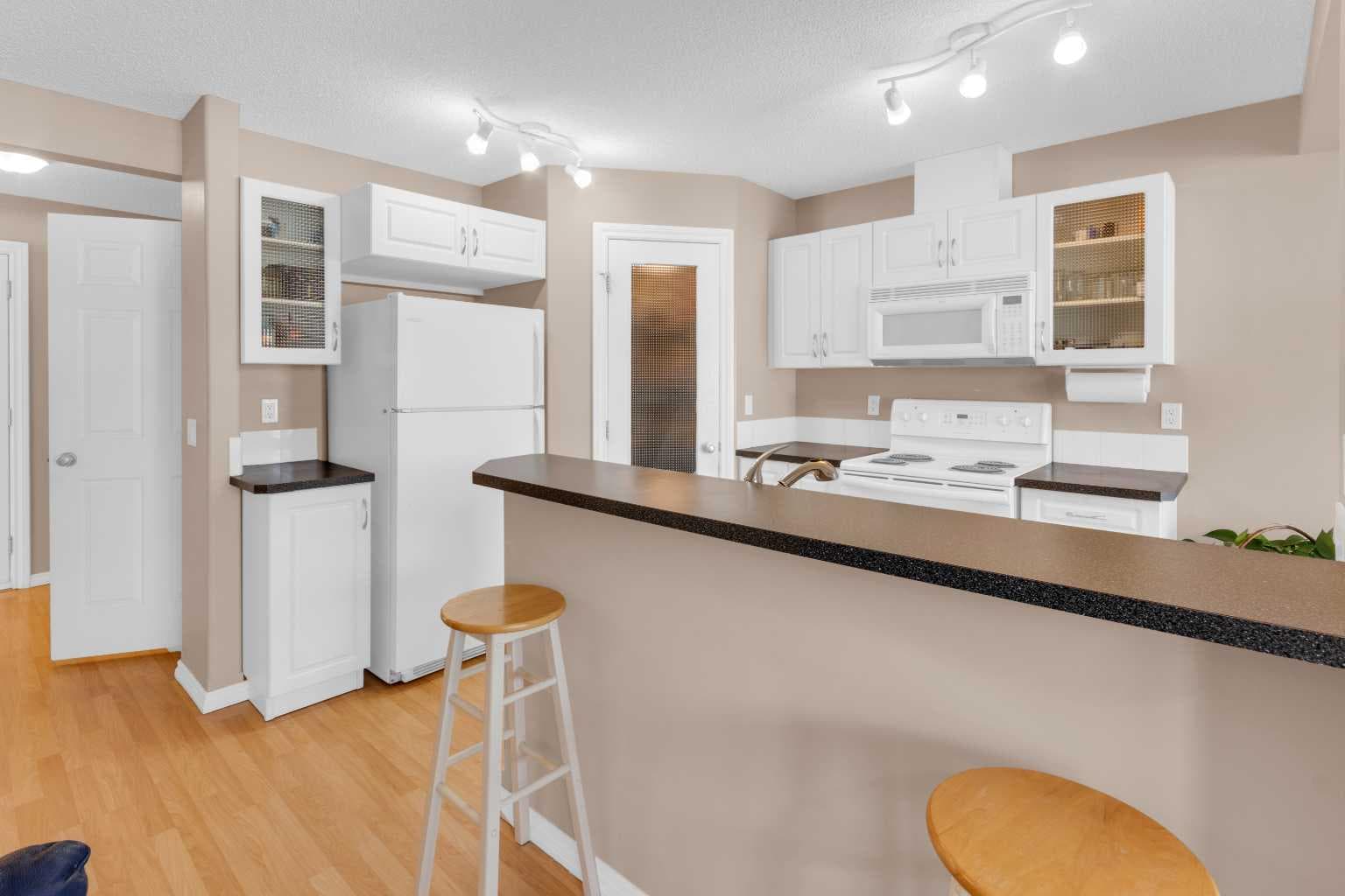 27 Royal Birch Mount NW — photo 4