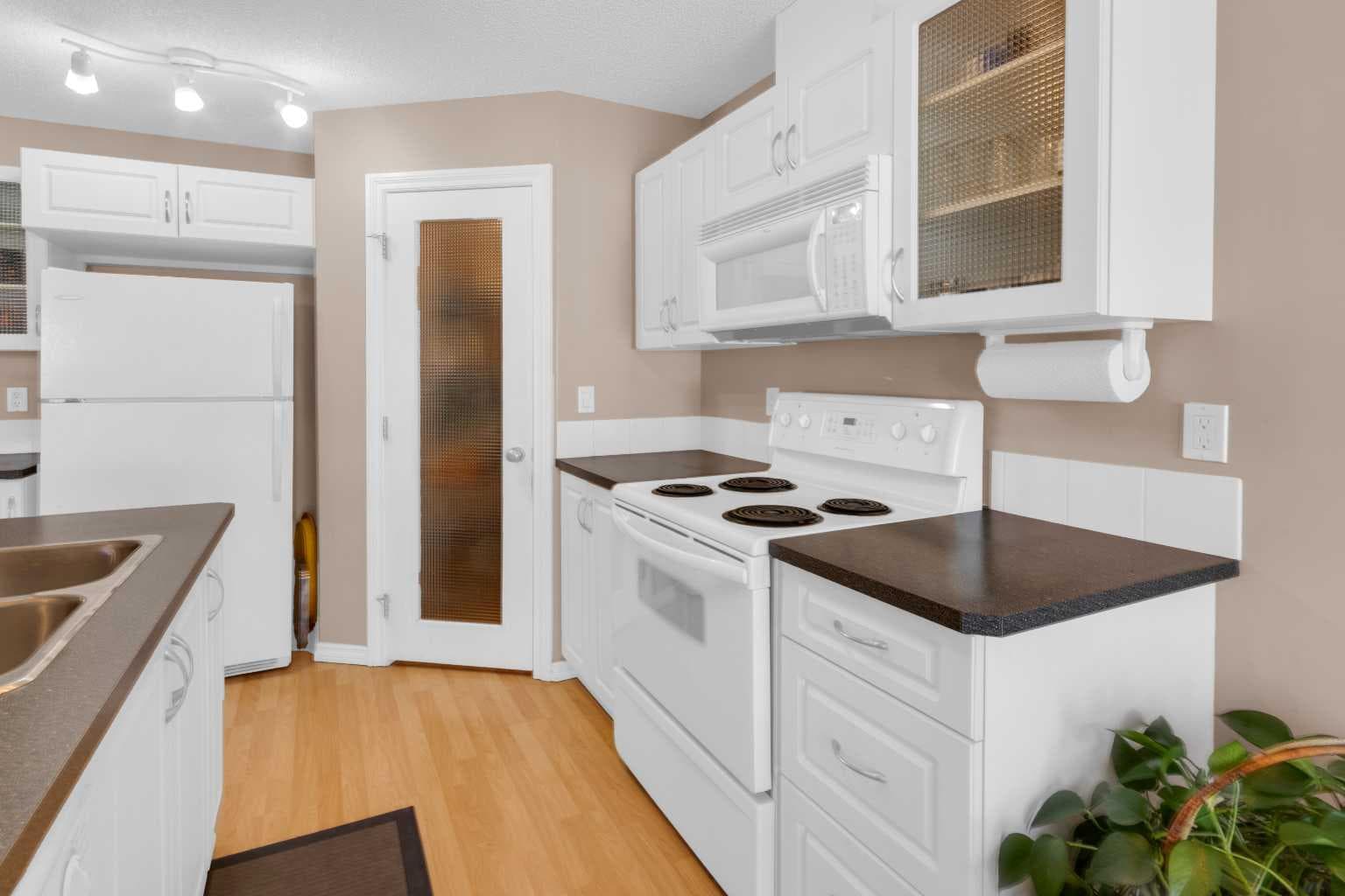 27 Royal Birch Mount NW — photo 5