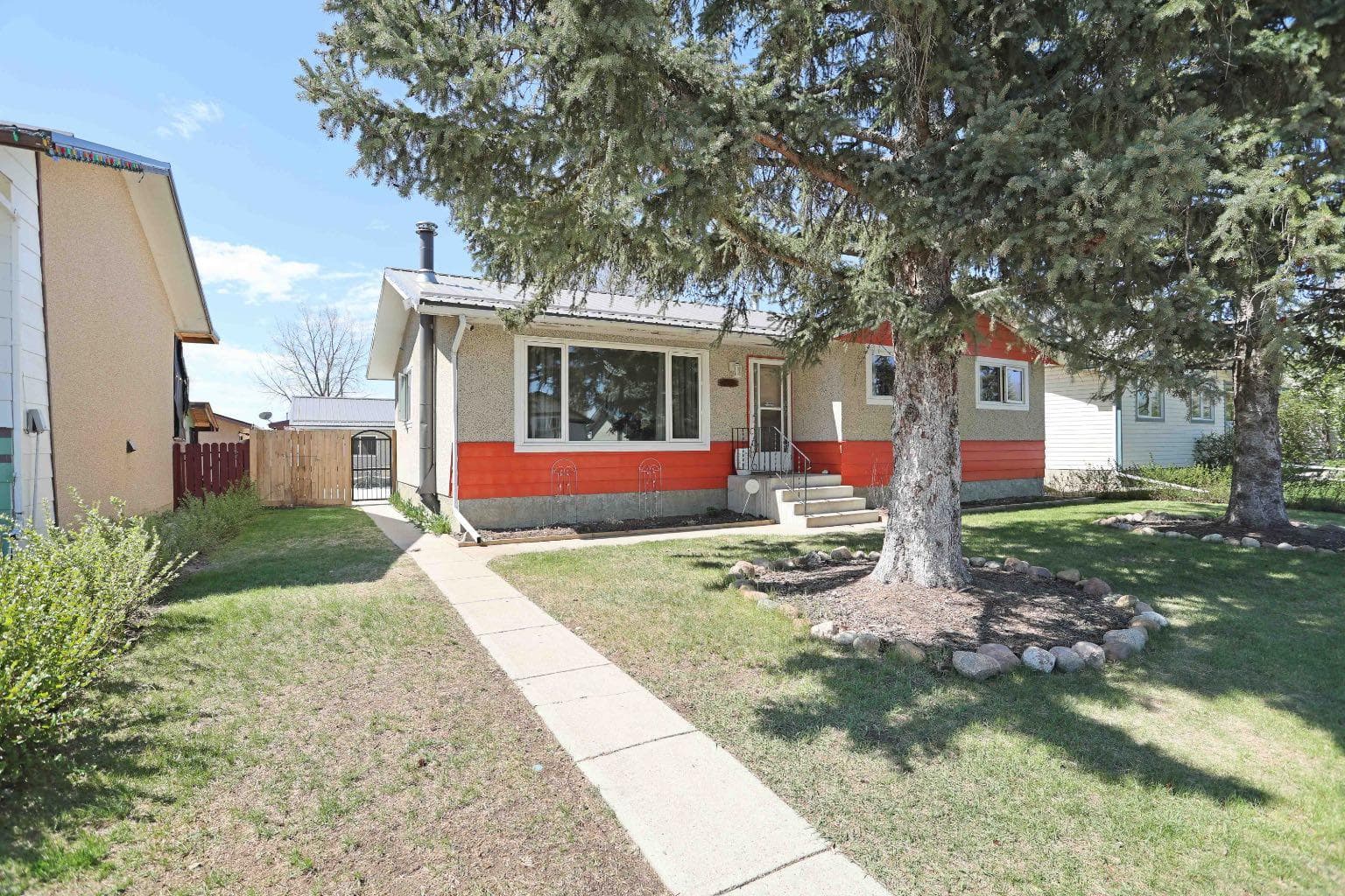 59 Greenbrook Drive E — photo 2