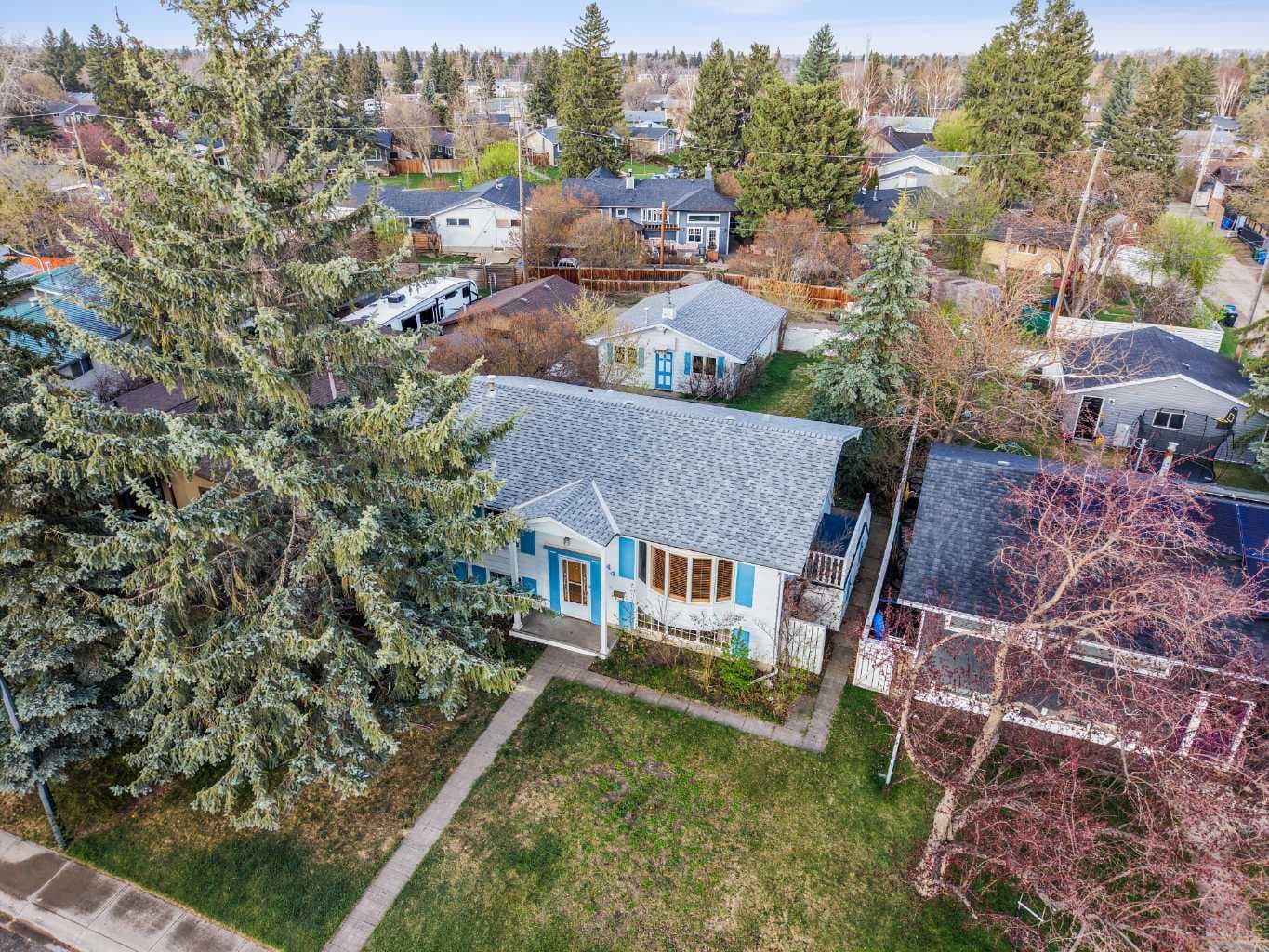 444 Woodland Crescent SE — photo 2
