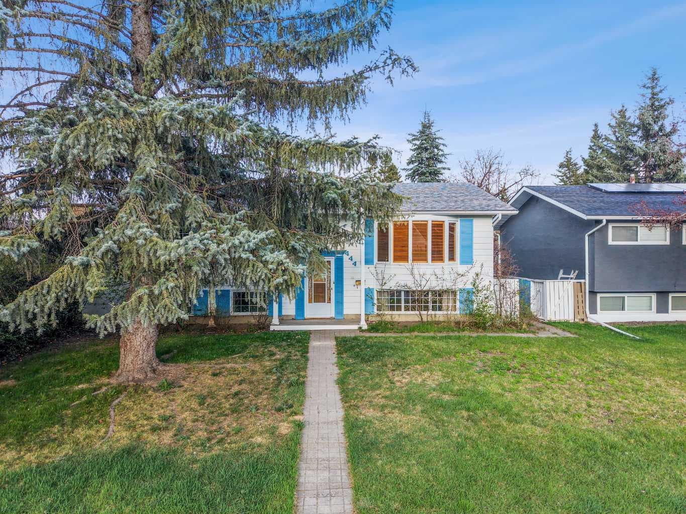 444 Woodland Crescent SE — photo 3