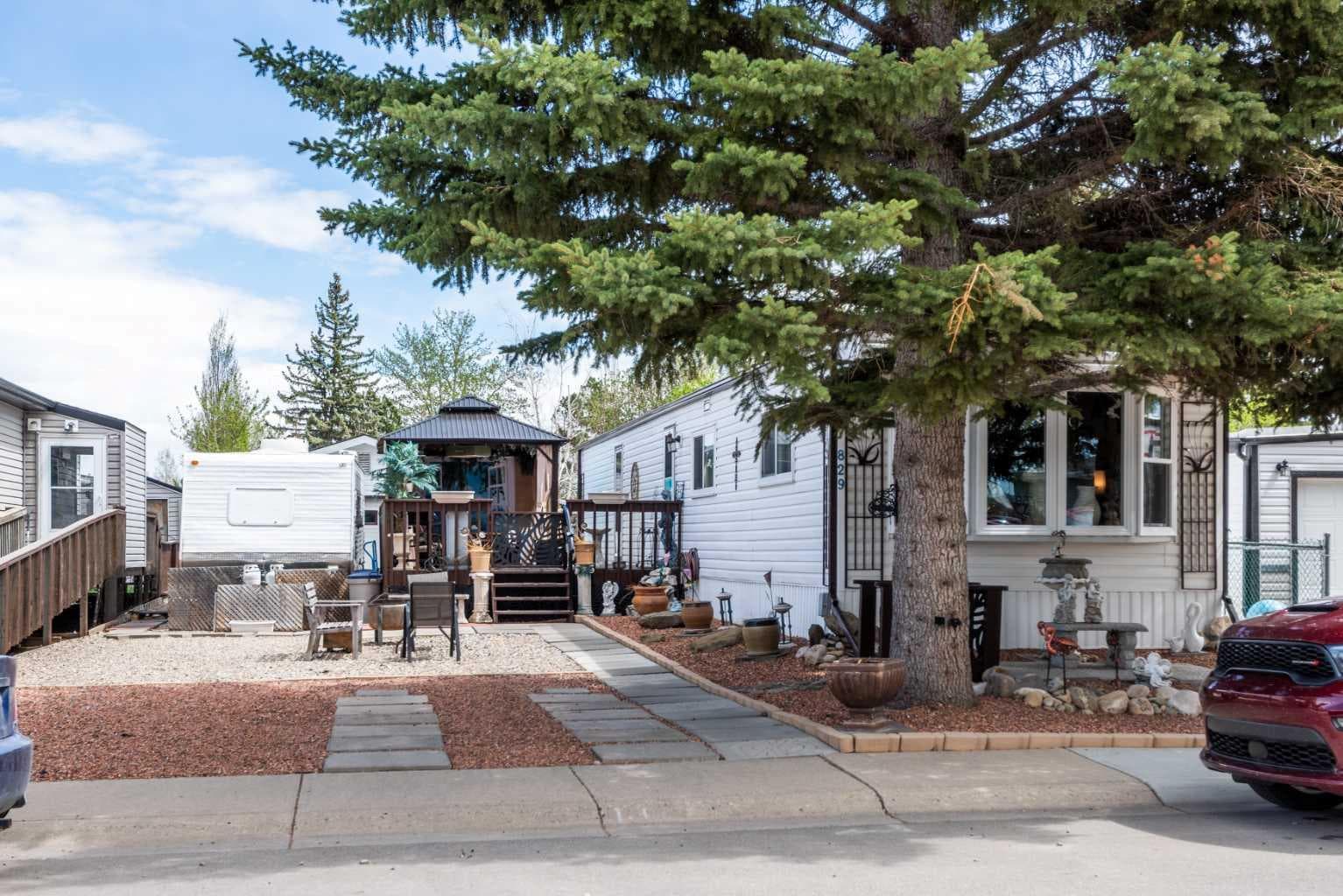 Detached in Brentwood_Strathmore