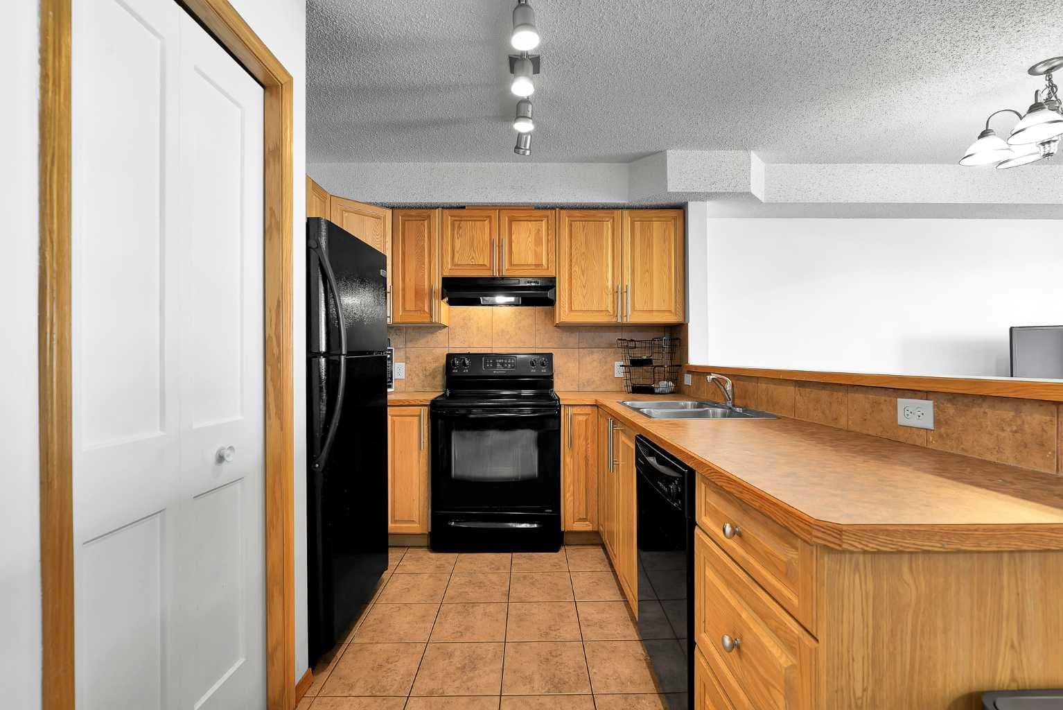 218, 92 Saddletree Court NE — photo 5