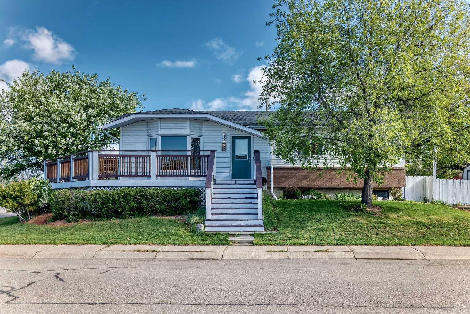 85 Rideau Close SW — photo 1