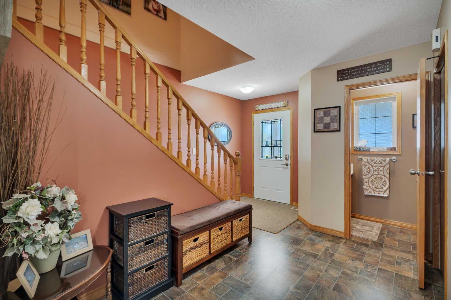 4344 60a Avenue Crescent — photo 3