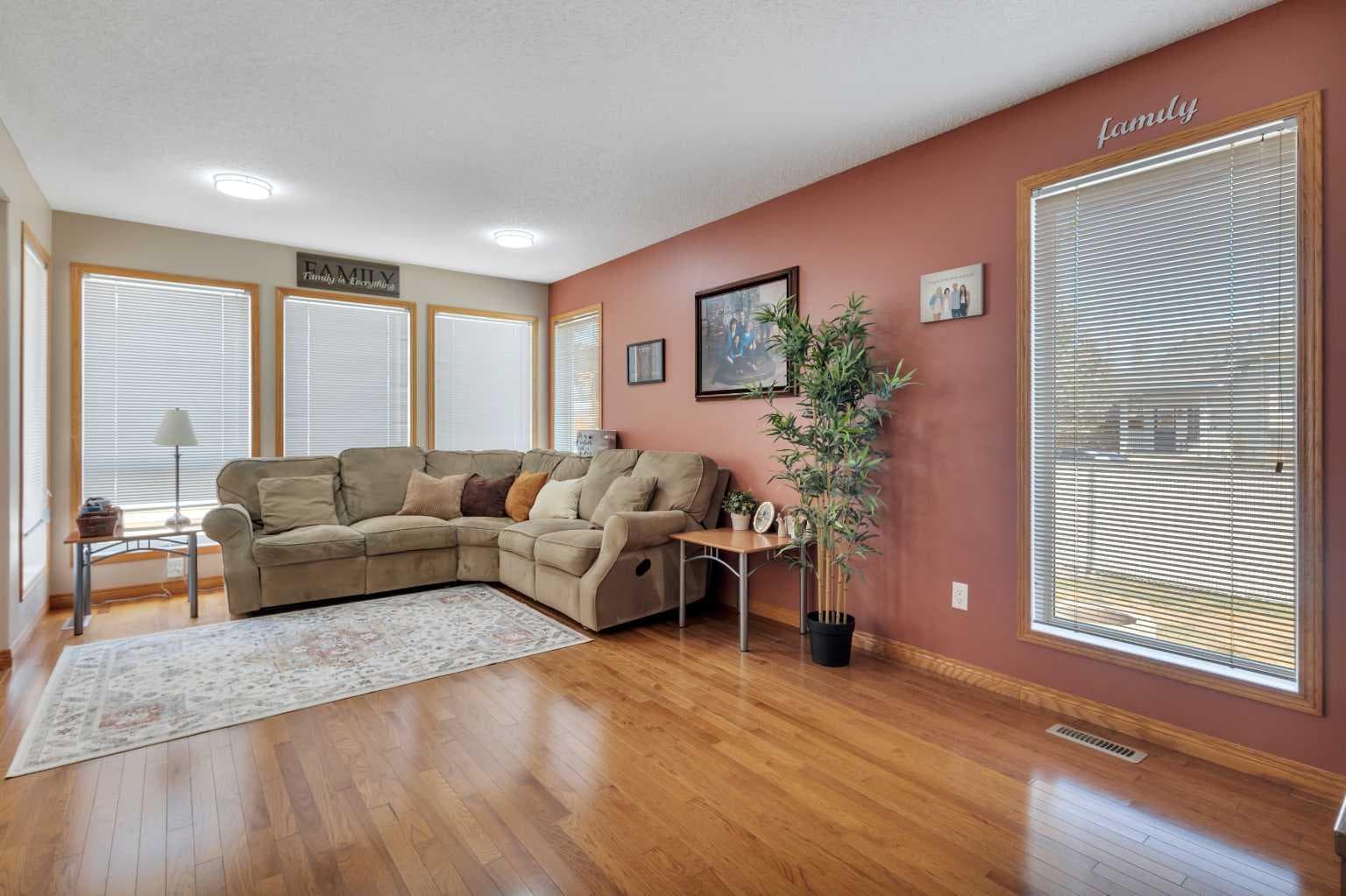 4344 60a Avenue Crescent — photo 4