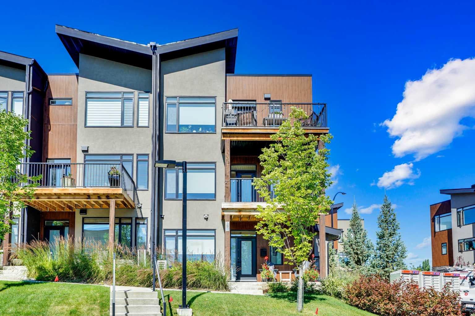 19 Royal Elm Green NW — photo 1