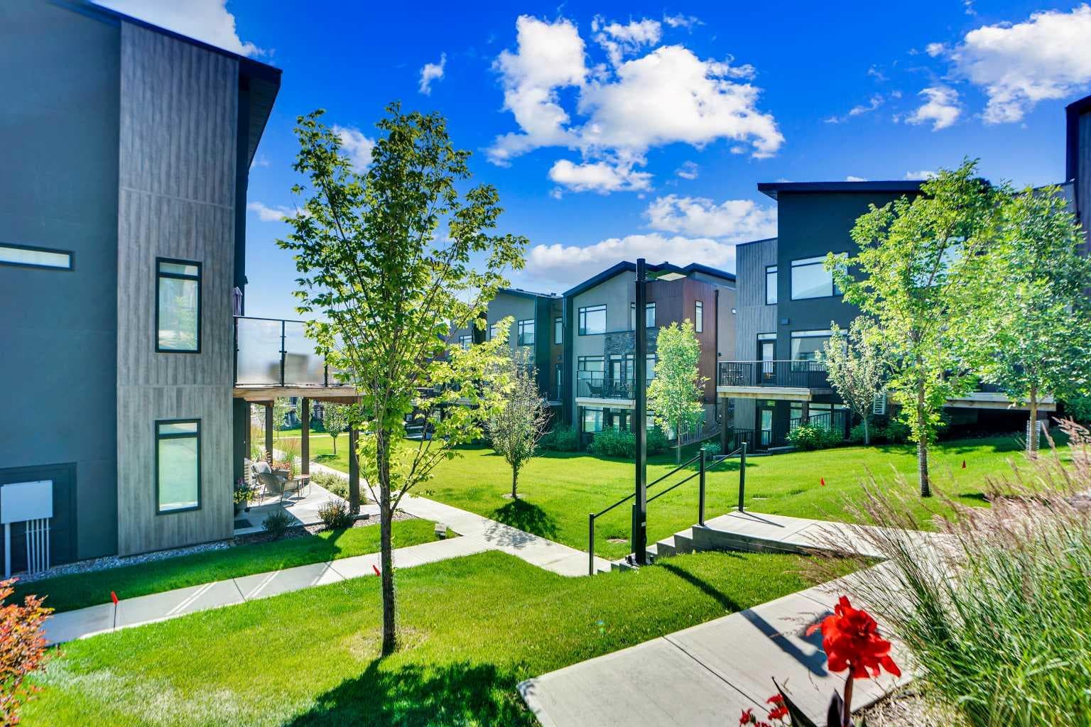 19 Royal Elm Green NW — photo 5