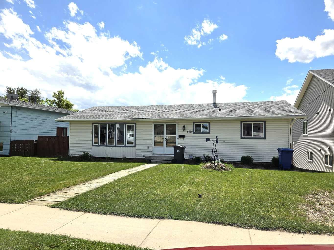 5039 56 Street E — photo 1