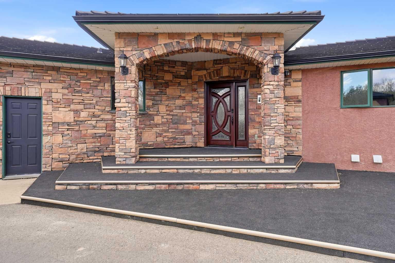 252072 Township Road 431A — photo 2