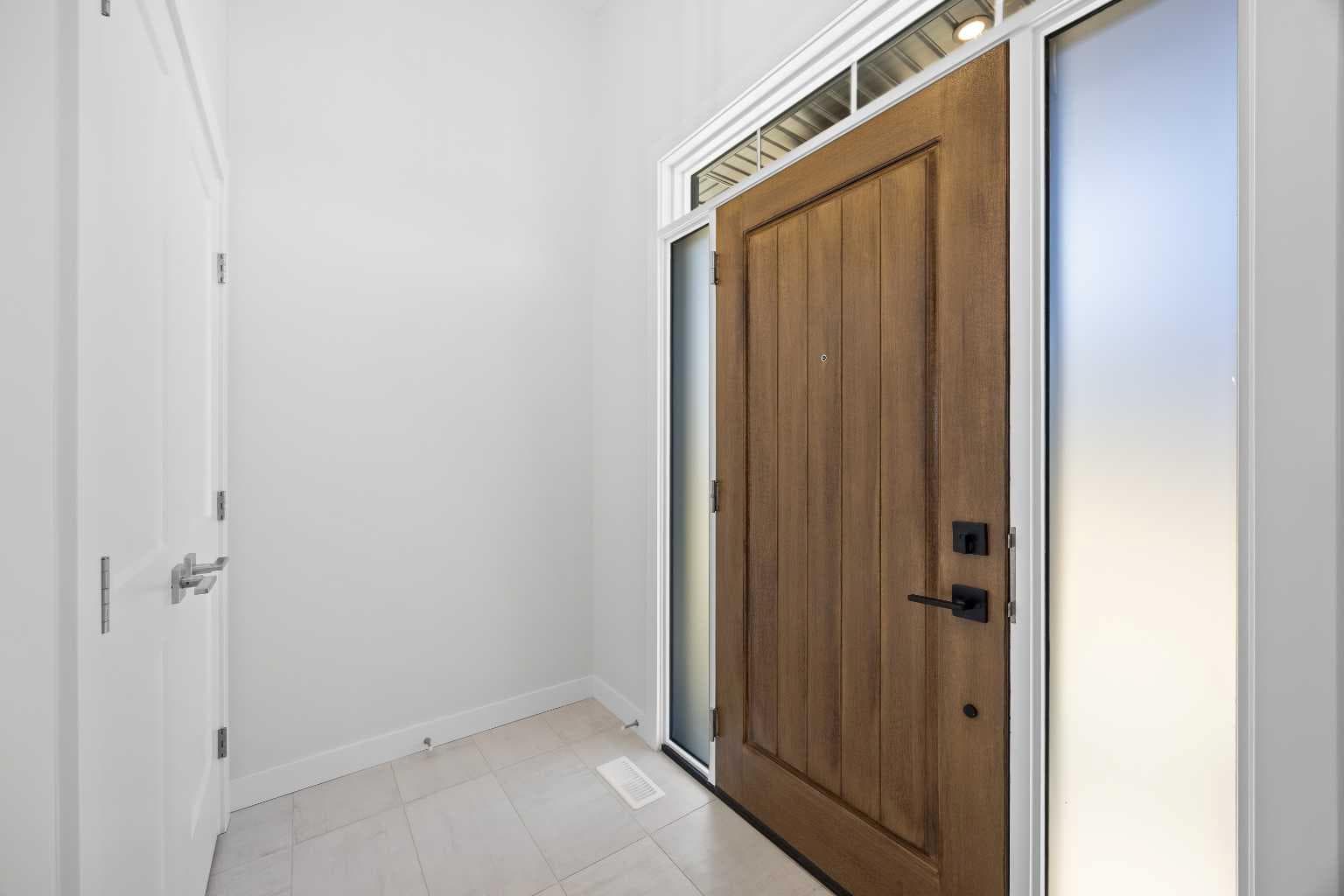 131 Greenwich Drive NW — photo 2