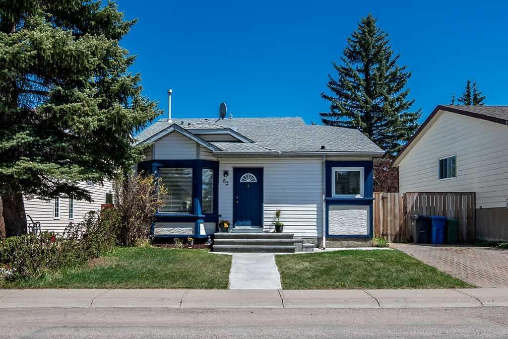 52 Hunters Crescent — photo 2