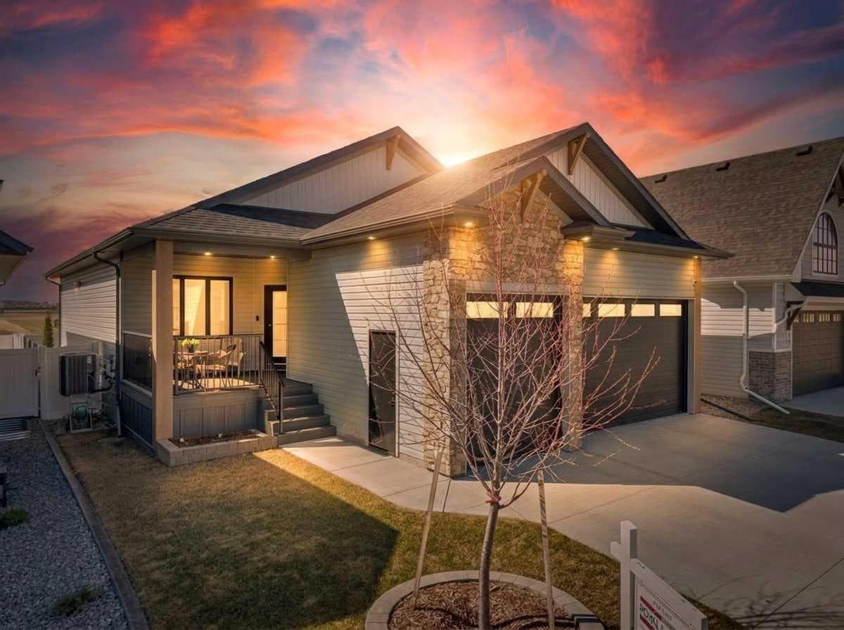 12 Emmett Crescent — photo 2