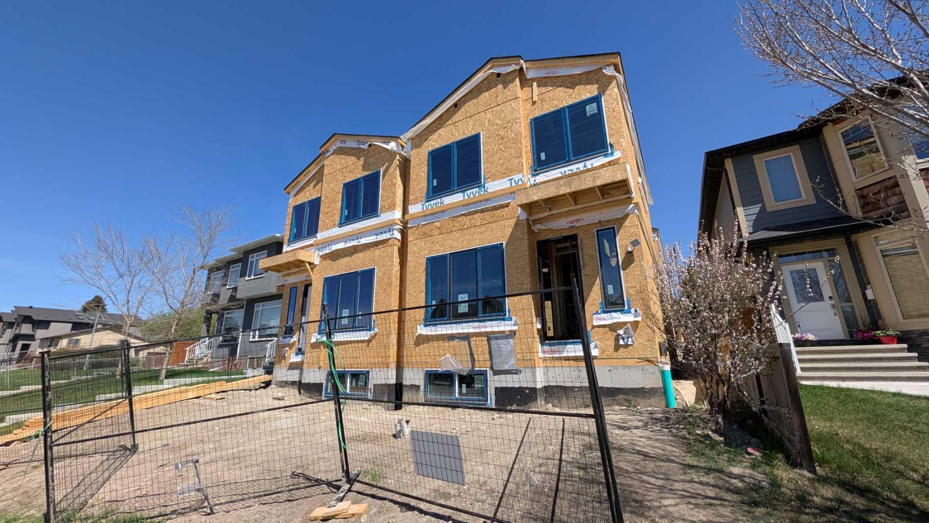 4832 20 Avenue NW — photo 3