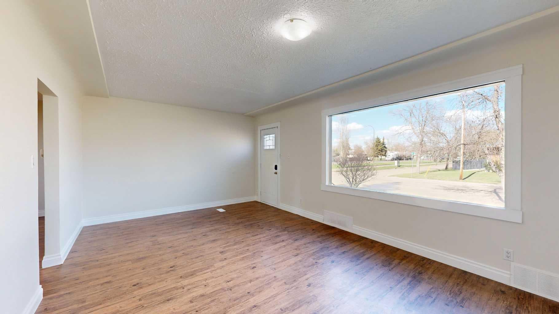 4612 53 Street — photo 2