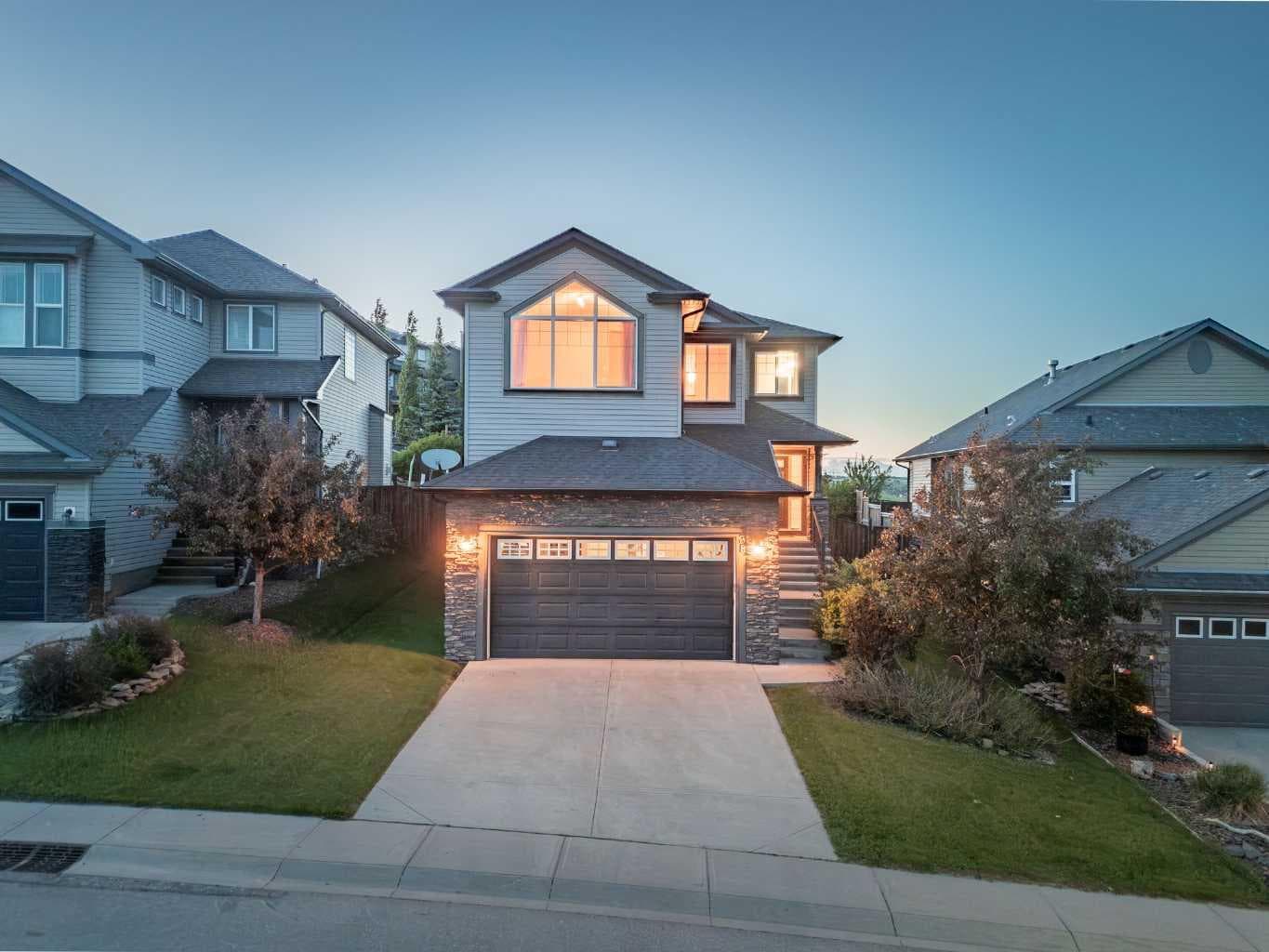 38 Westmount Way — photo 1
