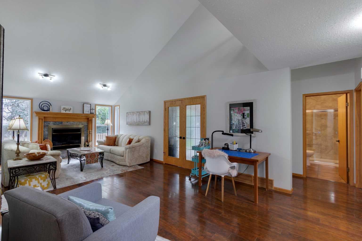 616 Memorial Avenue — photo 3